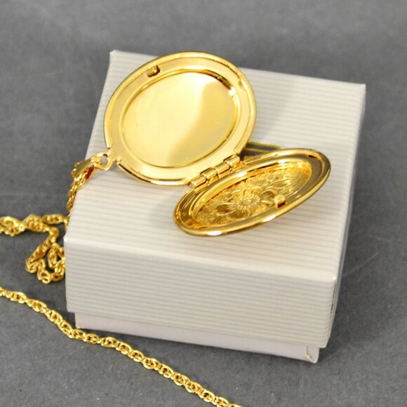 1990 Avon Tender Touches Locket Necklace - Picture 2 of 6